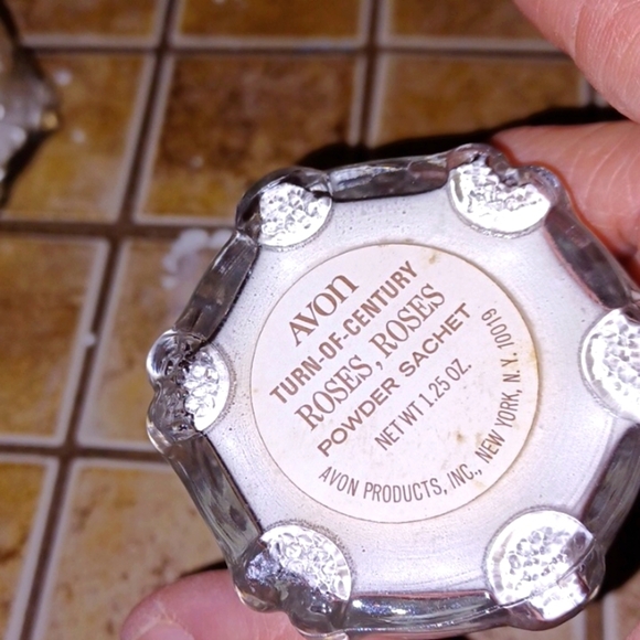 Avon Collectable Vintage Salt & Pepper Shakers/W Roses Rose's Powder - Picture 4 of 6